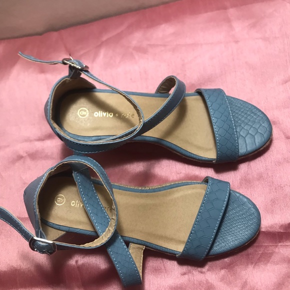 Blue Wedges. - Picture 3 of 8